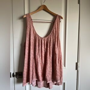 Loose top. Peachy tone in Large
